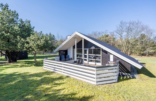 Helle Hutte mit uberdachter Terrasse-By Traum