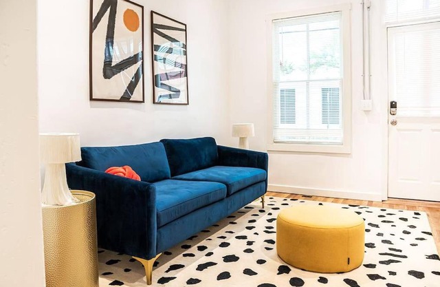 ✺ Bright & Cozy 1BR Located Steps from Downtown ✺