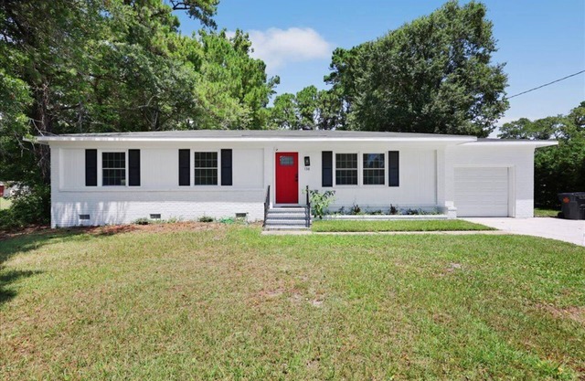 Bright & Cozy 3BR Escape/2 Baths/Sleeps8/Prime Location