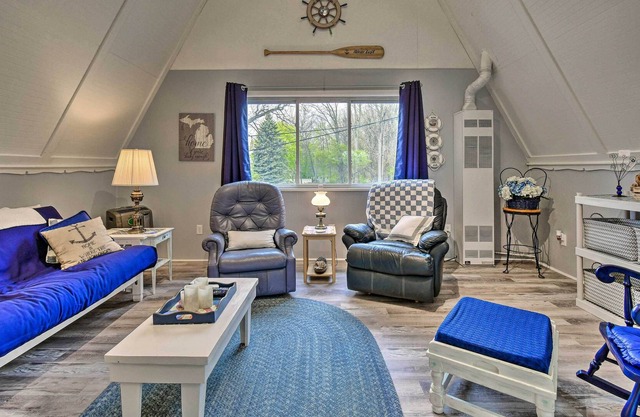 NEW! Bright & Cozy A-Frame Studio: Steps to River!