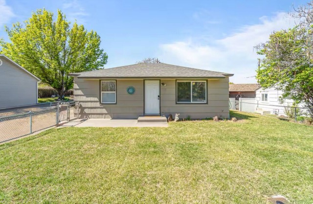 Home in Historic Downtown Kennewick with WiFi, AC