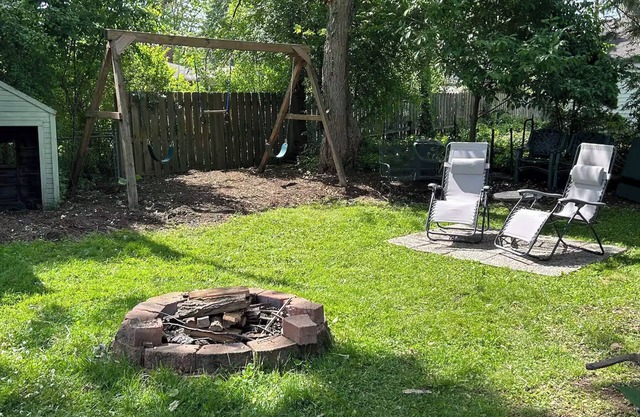 Bright & cozy Royal Oak basement studio - close to downtown RO & Birmingham.