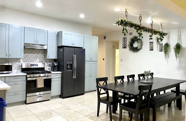 Bright Earthy Mira Mesa Home