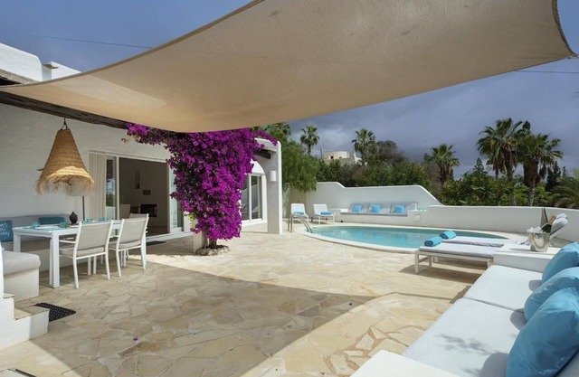 Bright and Modern House Close by the Beach