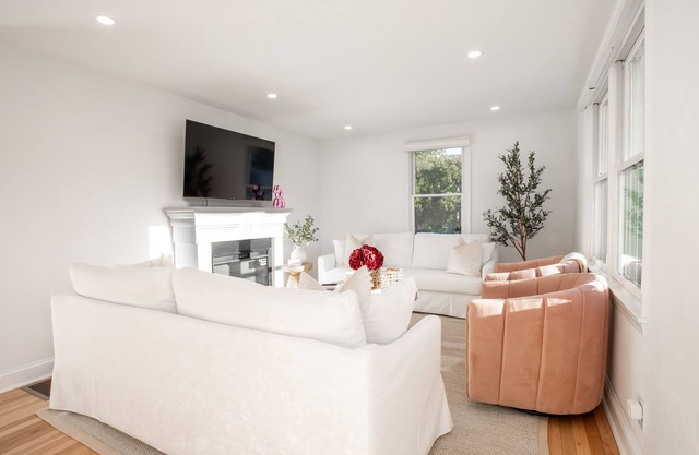 Bright Escape, Top-Rated Design, Fire pit, Near Beach, 90 minutes to NYC