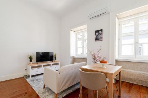 Bright Flat in Historic Foz House by HostWise