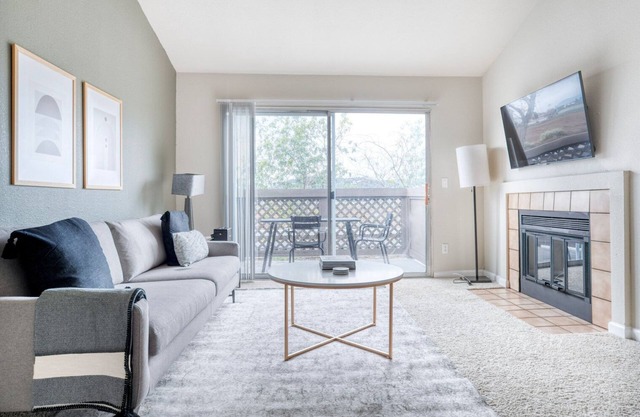 Bright Foster City 2BR w/ Gym, Pool & W/D, nr shops, by Blueground