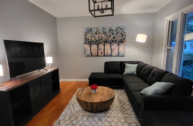 Bright Four Bedroom Home with Rose Garden Park