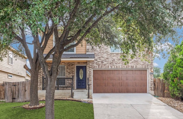 Bright, fun, and welcoming home near Lackland and Seaworld