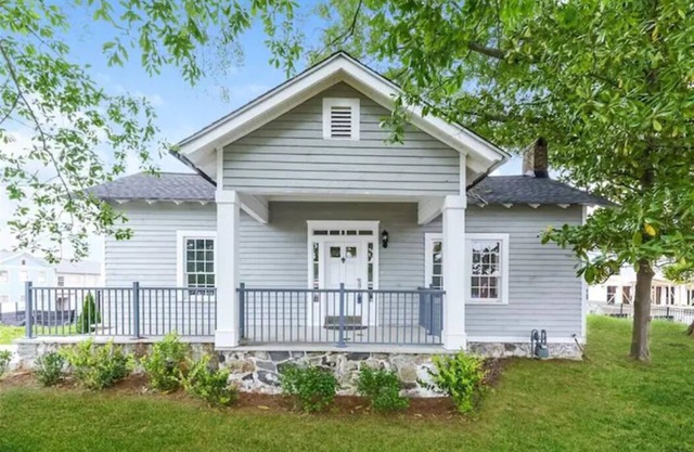 Bright historic home w/ yard & central to explore