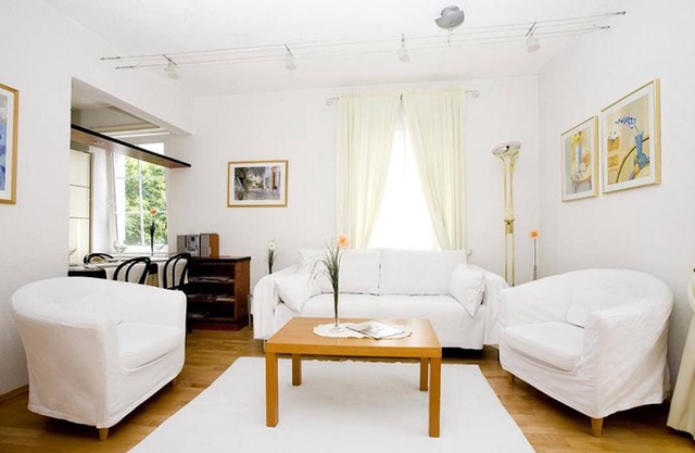 Helle Ferienwohnung "Bregenz 6 Top 3" mit WLAN, Balkon, Terrasse & Garten