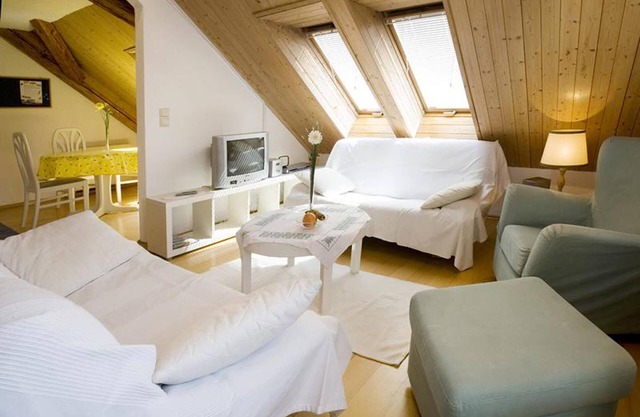 Helle Ferienwohnung "Bregenz 8 Top 4" mit WLAN, Terrasse & Garten