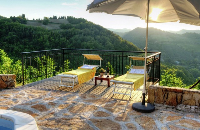 Komfortables Ferienhaus in Modigliana mit Swimmingpool