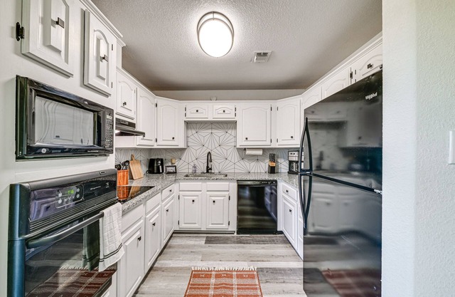 Bright Home w/Fire Pit: Near Possum Kingdom Lake!