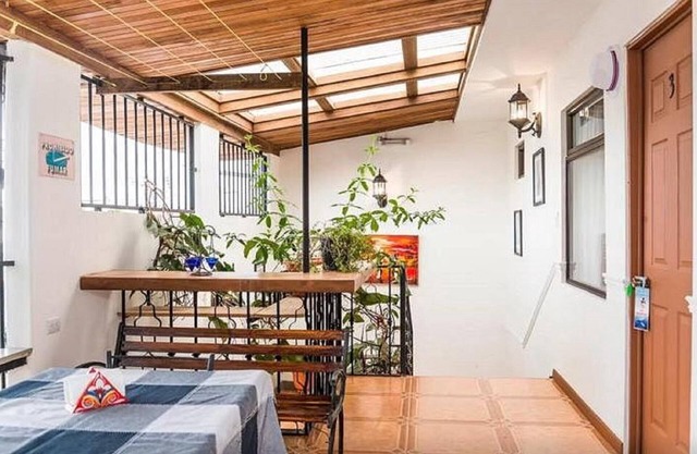 Hell neu renovierte Zimmer in der Nähe des Paseo Colon