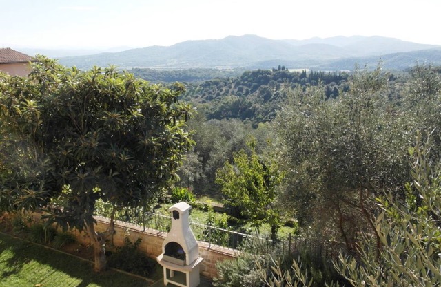 Sehr helles Haus mit Garten und Panoramablick in den Süden bis zum Meer