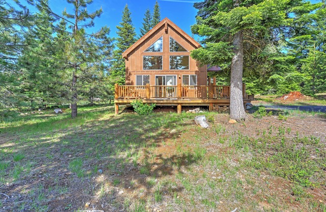 2BR Klamath Falls Cabin w / Patio & Mtn Ansichten!