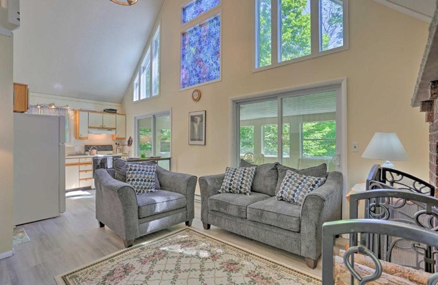 Bright Lake Ariel Home Family and Pet Friendly