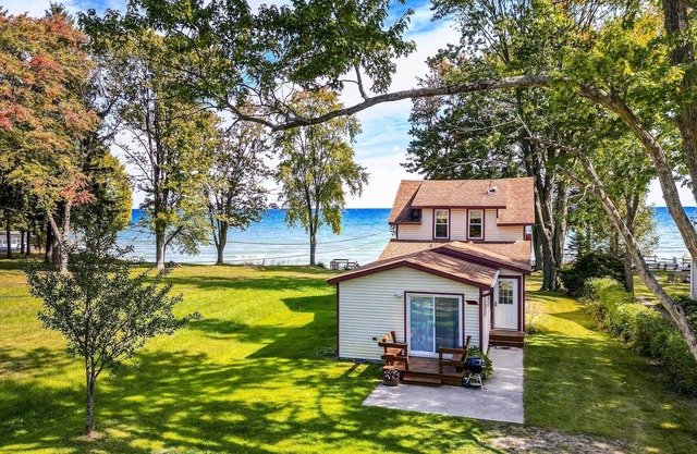Bright Lakefront Cottage w/ Deck & Fire Pit!