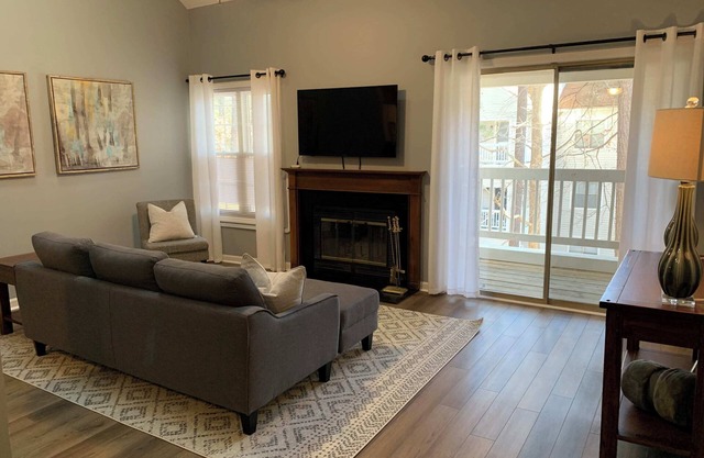 Bright Lofted Condo|Fenton|Long Stays