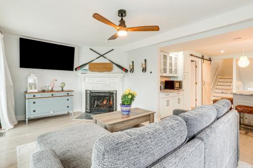 Bright Milford Beach House with Outdoor Shower