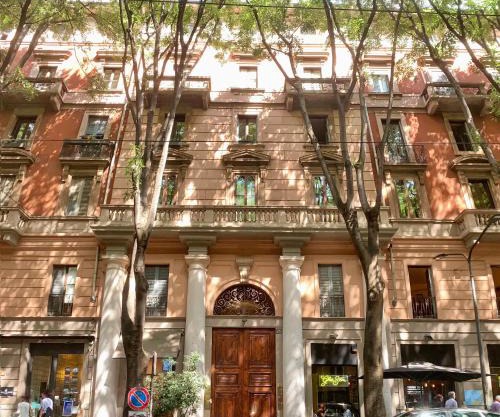 Bright mini studio in the heart of Milan