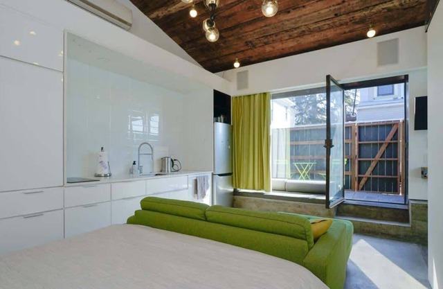 Bright Minimalist Studio Walkable to Piedmont Ave