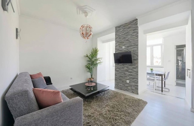 Bright Modern Apartment in Lisbon City Center with AC