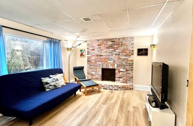 Bright & Modern Burquitlam Suite – Quiet, Convenient, Nature‑Close
