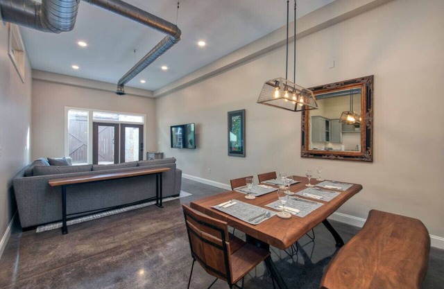3BR Apartment Downtown Near breweries, Food, Entertainment