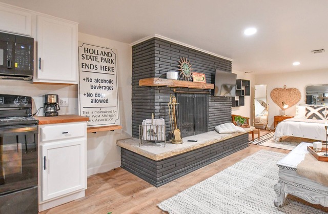 Bright & Modern Open Concept Studio I Fireplace