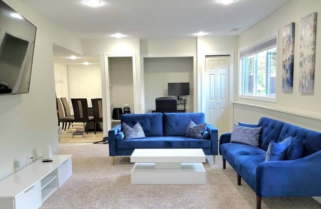 Bright modern space close to all the action!