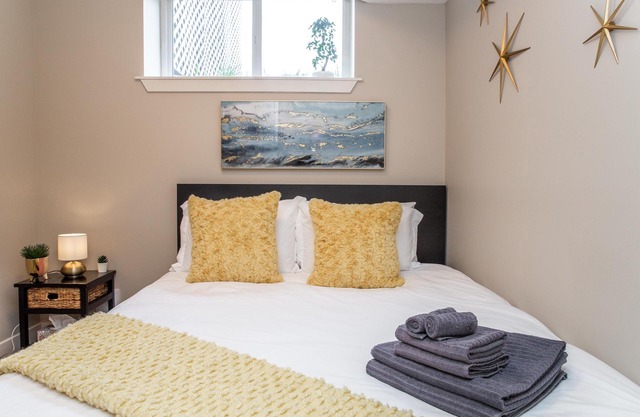 ★Bright Modern Suite ★ Netflix - WiFi ✔Long Stays ★ Clean