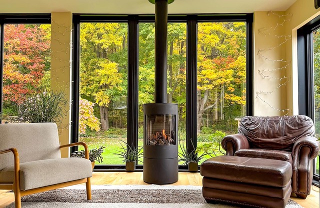 Bright, modern, 4-bedroom south-end home perfect for friends and family