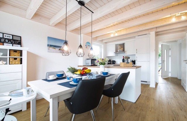 Helles, modernes Ferienhaus mit Sonnenterrasse und Wellness