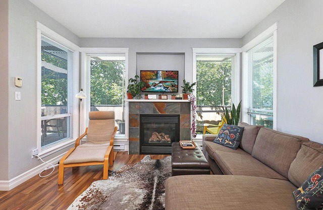 Bright & Modern, with Garage - Walk to Everything!