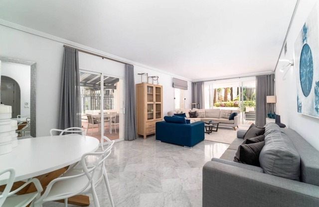 HELLE NEUE WOHNUNG IN PUENTE ROMANO