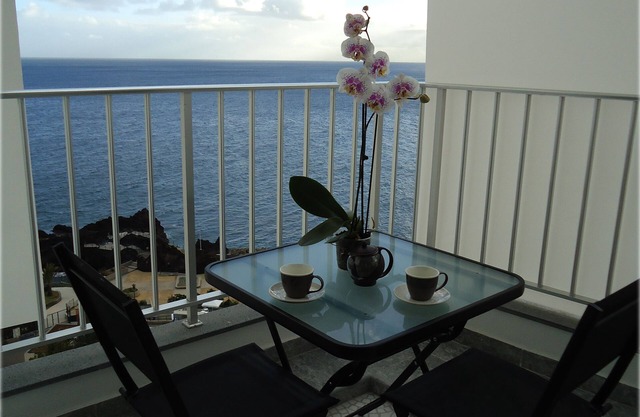 HELLE BIJOU-WOHNUNG MIT OCEAN-VORNE MIT POOL
