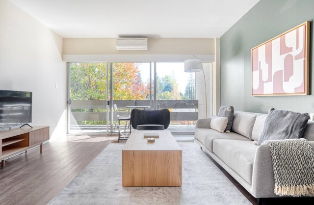 Bright Palo Alto 1BR w/ Gym, Pool & BBQ, nr tech HQs, by Blueground