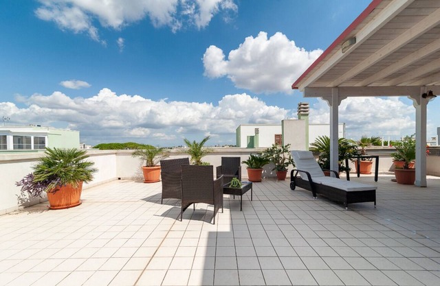 Helles Penthouse mit großer möblierter Terrasse