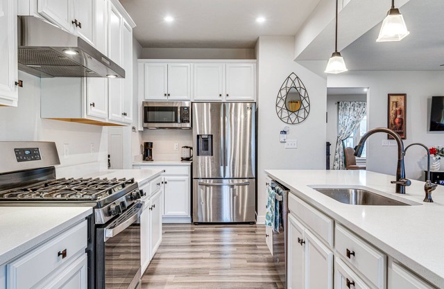 Bright Plainfield Home ~ 14 Mi to Indianapolis!