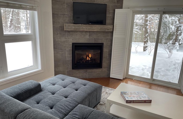 Bright, renovated! LIGHTHOUSE POINT. Attached garage, nature, garden walk out.