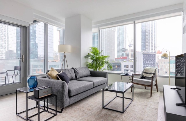 Bright Rincon Hill 2BR w/ Rooftop, Hot Tub, nr. SV, by Blueground