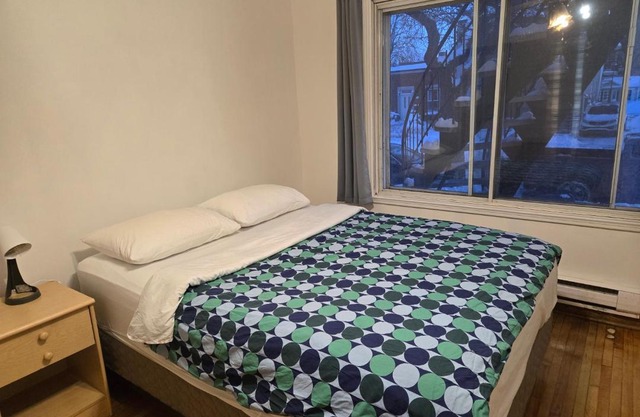 Bright room near Metro Monk station with Self Check-in