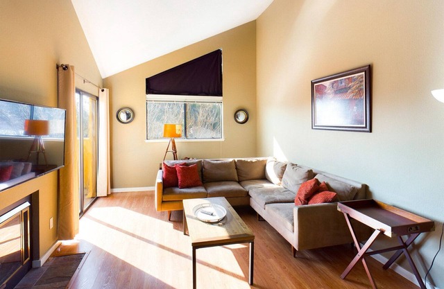 Bright San Carlos 2BR w/ Balcony, nr Cafes & Restaurants, by Blueground
