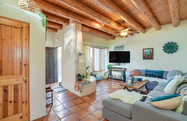 Bright Santa Fe Condo ~ Half-Mi to Meow Wolf!