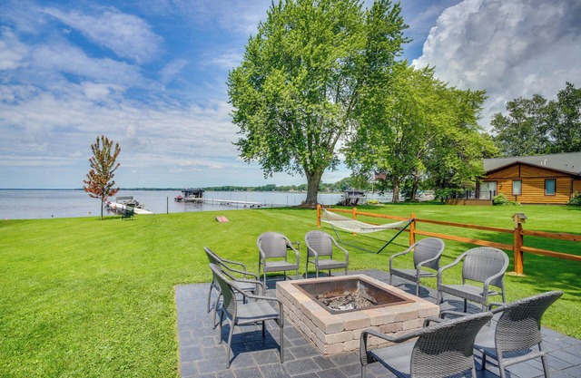 NEU! Shawano Lake Getaway - Spaziergang zum Bootsanleger!