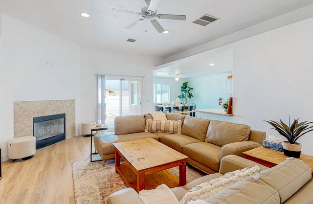 Bright & spacious home with firepit, enclosed backyard - dog-friendly