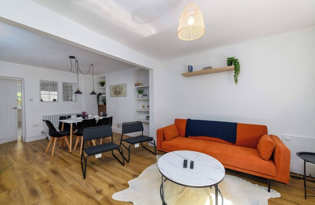 Charming 3 Bedroom House Minutes from Bike Park