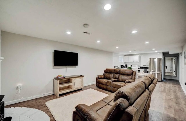Bright & Spacious 3-bedroom Apartment in Orem with WiFi, AC, In-Unit Laundry